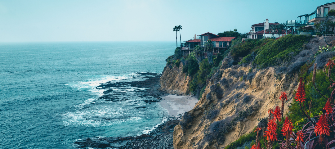 Laguna Beach oceanfront homes perched above dramatic coastal cliffs and the Pacific Ocean
